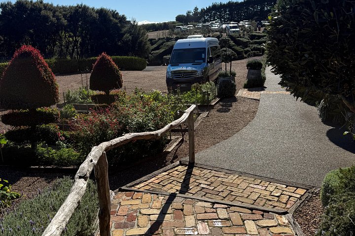 Tour de vinhos panorâmico na Ilha Waiheke, Nova Zelândia, visitando vinícolas e apreciando vistas costeiras, foto 38 | wizardtrip