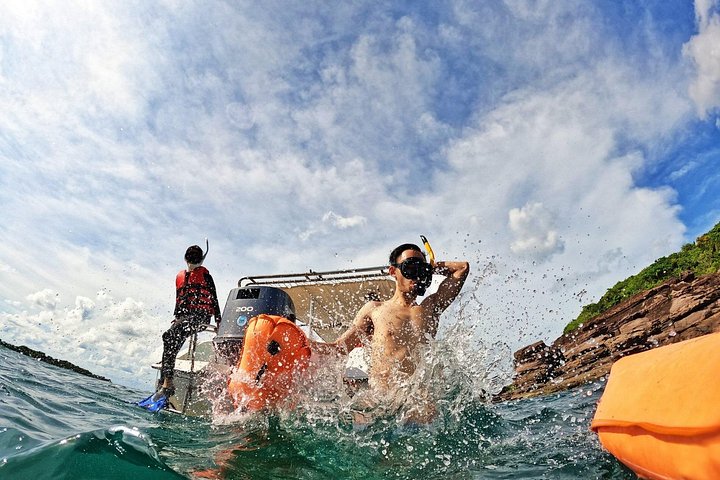 Professional small-group speedboat snorkeling tour exploring vibrant coral reefs in Phu Quoc, photo 22 | wizardtrip