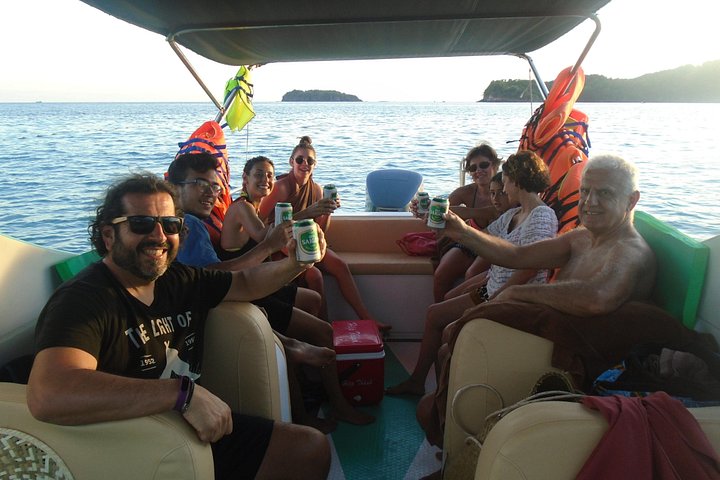Professional small-group speedboat snorkeling tour exploring vibrant coral reefs in Phu Quoc, photo 42 | wizardtrip