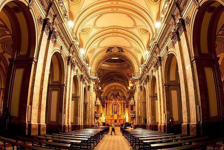 A guided small-group tour exploring the vibrant streets and iconic landmarks of Buenos Aires, Argentina, photo 6 | wizardtrip