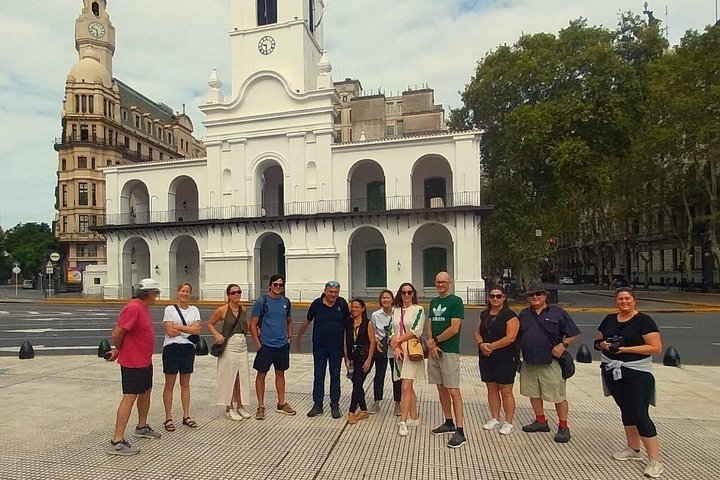 A guided small-group tour exploring the vibrant streets and iconic landmarks of Buenos Aires, Argentina, photo 8 | wizardtrip