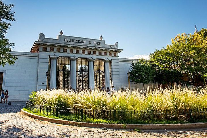 A guided small-group tour exploring the vibrant streets and iconic landmarks of Buenos Aires, Argentina, photo 19 | wizardtrip