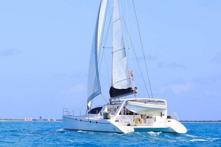 Private Luxury Catamaran Yacht Charter in St. Thomas | wizardtrip