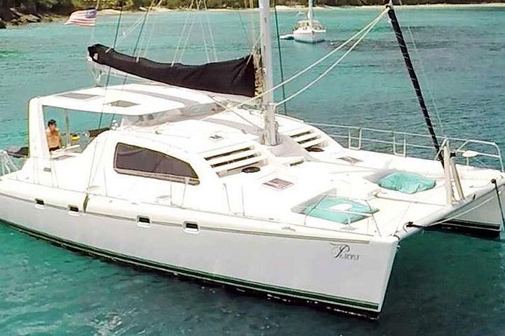 Passeio de catamarã de luxo em St. Thomas, explorando ilhas e snorkeling, foto 8 | wizardtrip