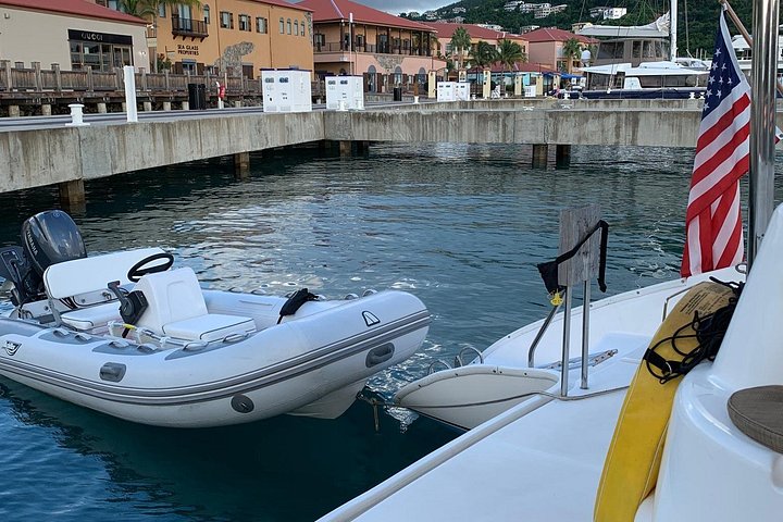 Passeio de catamarã de luxo em St. Thomas, explorando ilhas e snorkeling, foto 14 | wizardtrip
