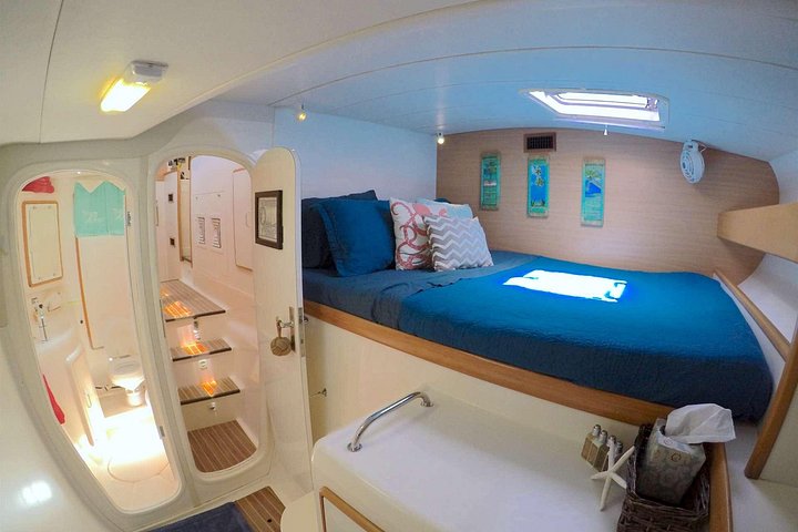 Passeio de catamarã de luxo em St. Thomas, explorando ilhas e snorkeling, foto 15 | wizardtrip