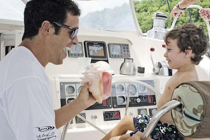 Passeio de catamarã de luxo em St. Thomas, explorando ilhas e snorkeling, foto 16 | wizardtrip