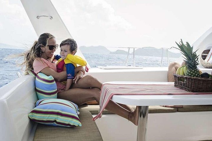 Passeio de catamarã de luxo em St. Thomas, explorando ilhas e snorkeling, foto 18 | wizardtrip