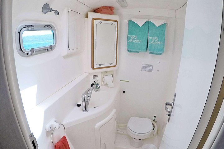 Passeio de catamarã de luxo em St. Thomas, explorando ilhas e snorkeling, foto 20 | wizardtrip