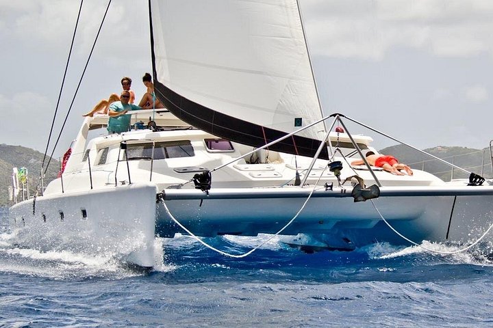 Luksus katamaran charter på St. Thomas, der tilbyder snorkling, strandbesøg og privat sejlads, foto 20 | wizardtrip