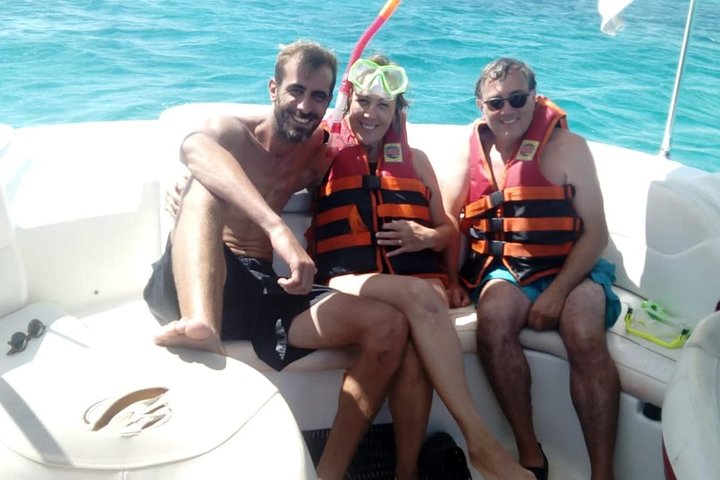 Private speed boat trip in Hurghada with dolphin swimming, snorkeling, and island visit, photo 6 | wizardtrip