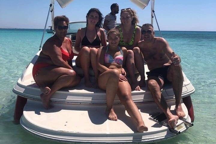 Private speed boat trip in Hurghada with dolphin swimming, snorkeling, and island visit, photo 9 | wizardtrip