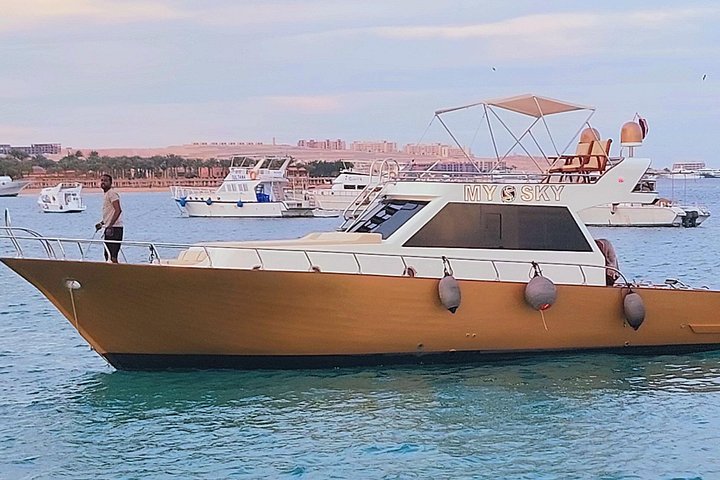 Excursion privée en bateau à Hurghada avec snorkeling, visites d'îles et observation des dauphins, photo 9 | wizardtrip