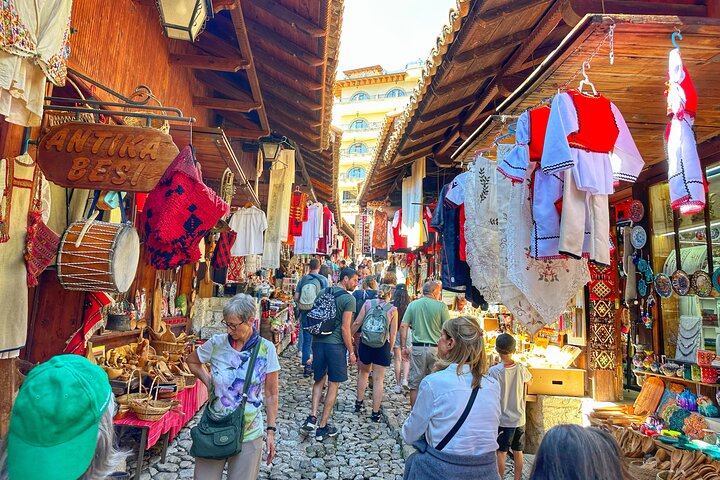 Visite du château de Kruja, du vieux bazar et de Sari Salltik depuis Tirana | wizardtrip