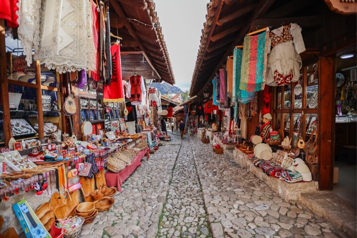 Erkunden Sie die historische Burg Kruja, den lebhaften Alten Basar und den malerischen Berg Sari Salltik in der Nähe von Tirana, Albanien, Foto 11 | wizardtrip
