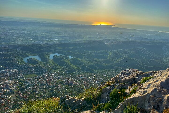 Erkunden Sie die historische Burg Kruja, den lebhaften Alten Basar und den malerischen Berg Sari Salltik in der Nähe von Tirana, Albanien, Foto 12 | wizardtrip