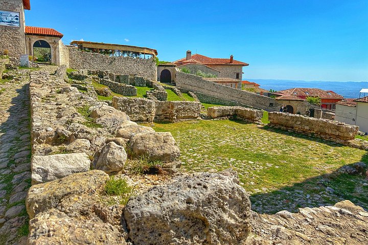 Erkunden Sie die historische Burg Kruja, den lebhaften Alten Basar und den malerischen Berg Sari Salltik in der Nähe von Tirana, Albanien, Foto 19 | wizardtrip