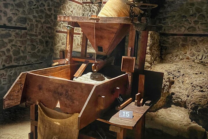 Erkunden Sie die historische Burg Kruja, den lebhaften Alten Basar und den malerischen Berg Sari Salltik in der Nähe von Tirana, Albanien, Foto 30 | wizardtrip