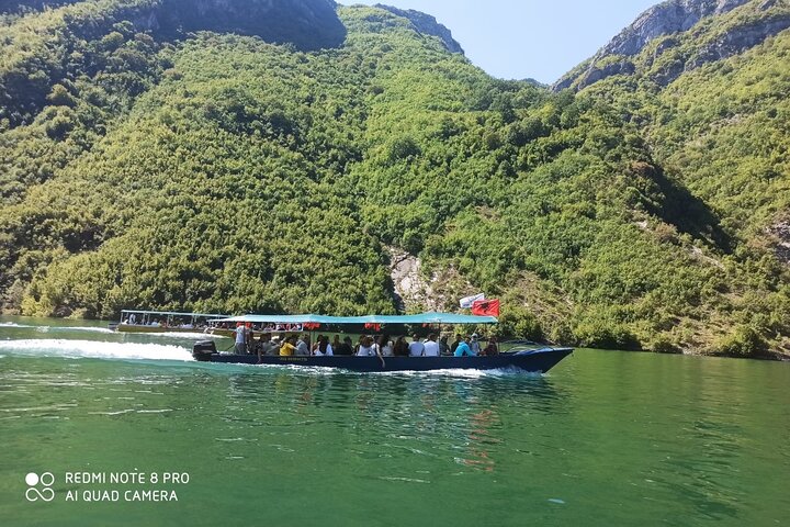 Excursion en bateau panoramique sur le lac Komani et la rivière Shala, Albanie, photo 6 | wizardtrip