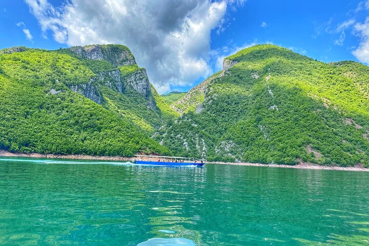 Excursion en bateau panoramique sur le lac Komani et la rivière Shala, Albanie, photo 12 | wizardtrip