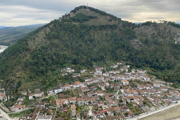 Tur till Berat UNESCO-plats och Belshi-sjön från Tirana, Albanien, foto 8 | wizardtrip