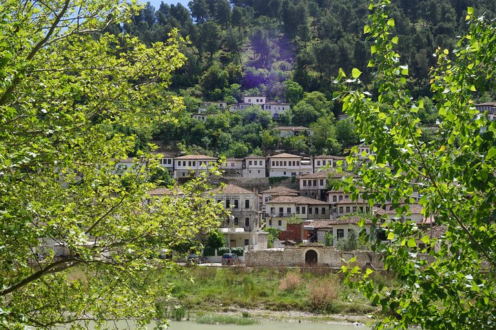 Tur till Berat UNESCO-plats och Belshi-sjön från Tirana, Albanien, foto 15 | wizardtrip