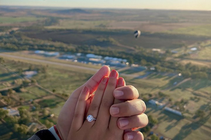 Luftballon svævende over Avon Valley ved solopgang, Western Australia, foto 14 | wizardtrip