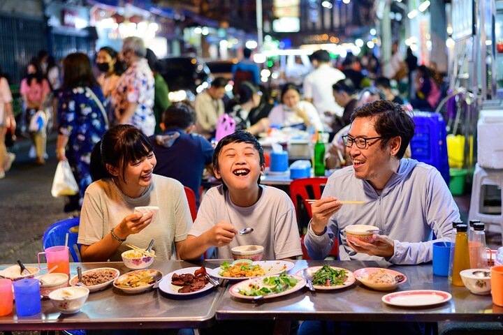 トゥクトゥクツアーでバンコクの活気ある夜を体験し、中華街での屋台飯も楽しめます、写真6 | wizardtrip