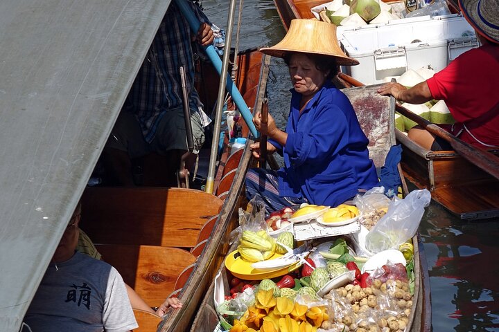 Experience Thailand's vibrant floating markets and unique train market, photo 8 | wizardtrip