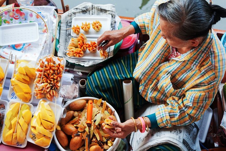 Experience Thailand's vibrant floating markets and unique train market, photo 14 | wizardtrip