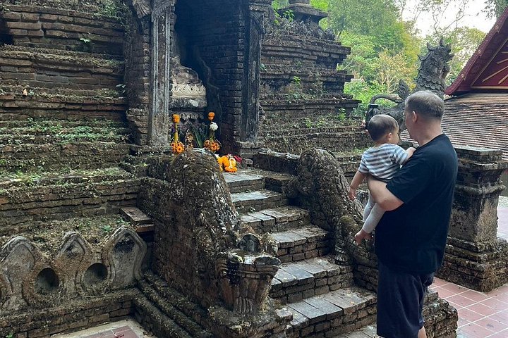 Wandern Sie durch üppigen Dschungel zu ruhigen Tempeln und genießen Sie den Panoramablick auf die Stadt vom Doi Suthep in Chiang Mai, Foto 14 | wizardtrip