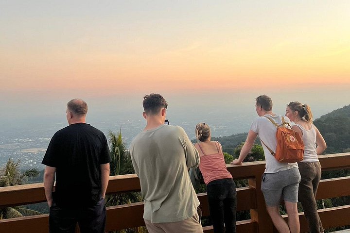 Wandern Sie durch üppigen Dschungel zu ruhigen Tempeln und genießen Sie den Panoramablick auf die Stadt vom Doi Suthep in Chiang Mai, Foto 15 | wizardtrip