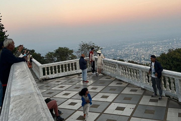 Wandern Sie durch üppigen Dschungel zu ruhigen Tempeln und genießen Sie den Panoramablick auf die Stadt vom Doi Suthep in Chiang Mai, Foto 20 | wizardtrip