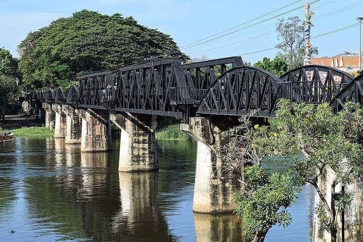 バンコク発カンチャナブリ終日ツアー、クワイ川とエラワンの滝、写真10 | wizardtrip