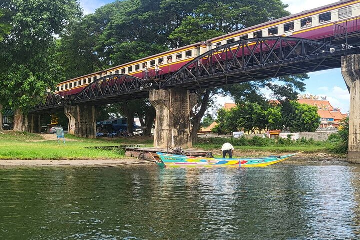 バンコク発カンチャナブリ終日ツアー、クワイ川とエラワンの滝、写真16 | wizardtrip