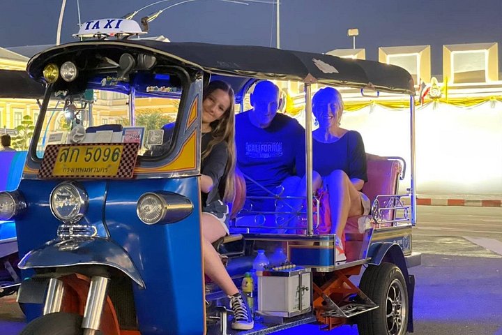 Découvrez les rues animées de Bangkok et ses monuments emblématiques lors d'une passionnante visite en tuk-tuk, photo 8 | wizardtrip