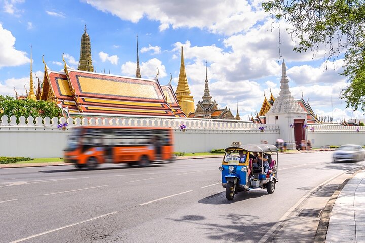 Découvrez les rues animées de Bangkok et ses monuments emblématiques lors d'une passionnante visite en tuk-tuk, photo 12 | wizardtrip