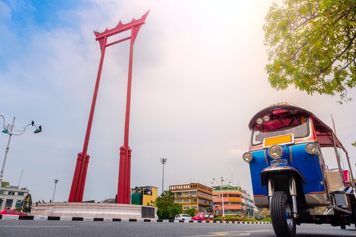 Découvrez les rues animées de Bangkok et ses monuments emblématiques lors d'une passionnante visite en tuk-tuk, photo 14 | wizardtrip