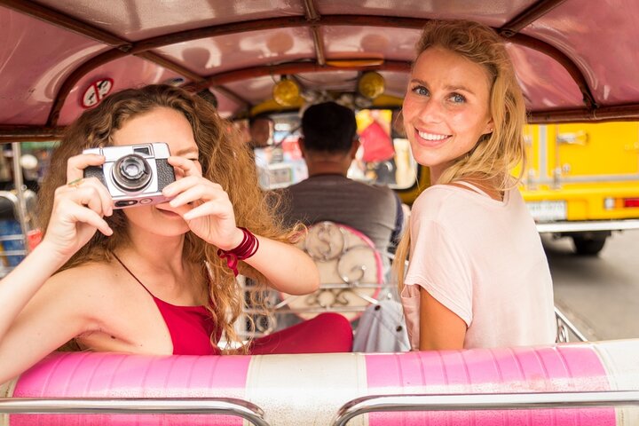 Découvrez les rues animées de Bangkok et ses monuments emblématiques lors d'une passionnante visite en tuk-tuk, photo 15 | wizardtrip