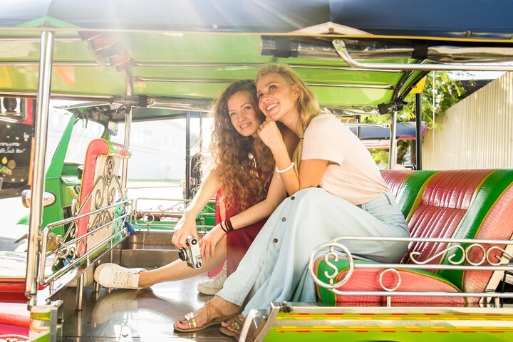 Découvrez les rues animées de Bangkok et ses monuments emblématiques lors d'une passionnante visite en tuk-tuk, photo 16 | wizardtrip