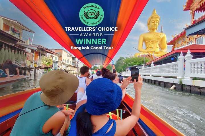 Long-tail boat navigating Bangkok's historic Thonburi canals, passing traditional houses and temples, photo 1 | wizardtrip