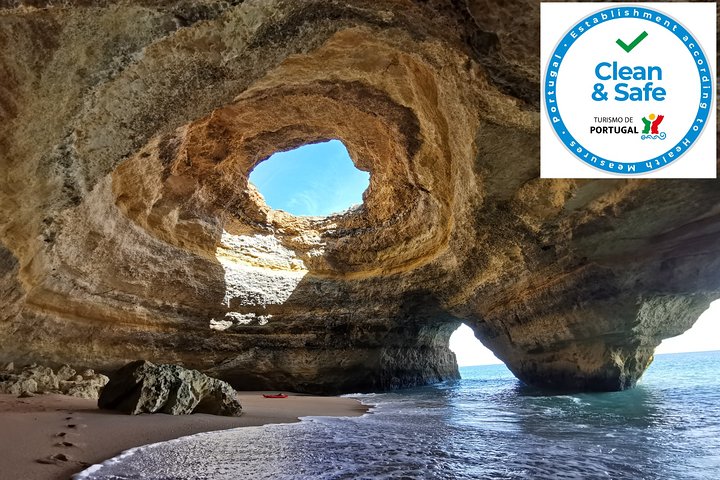 Kajakkpadling for å utforske den berømte Benagil-grotten og fantastiske kystformasjoner i Portimão, Portugal, foto 10 | wizardtrip