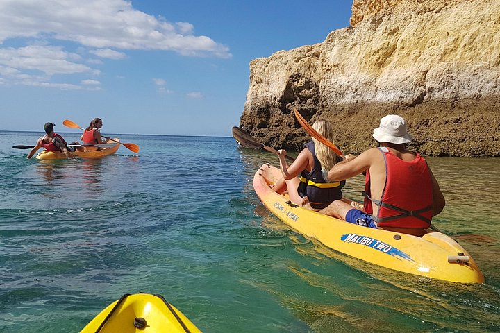 Kajakkpadling for å utforske den berømte Benagil-grotten og fantastiske kystformasjoner i Portimão, Portugal, foto 11 | wizardtrip