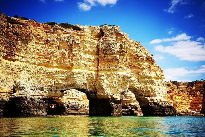 Kajakkpadling for å utforske den berømte Benagil-grotten og fantastiske kystformasjoner i Portimão, Portugal, foto 12 | wizardtrip
