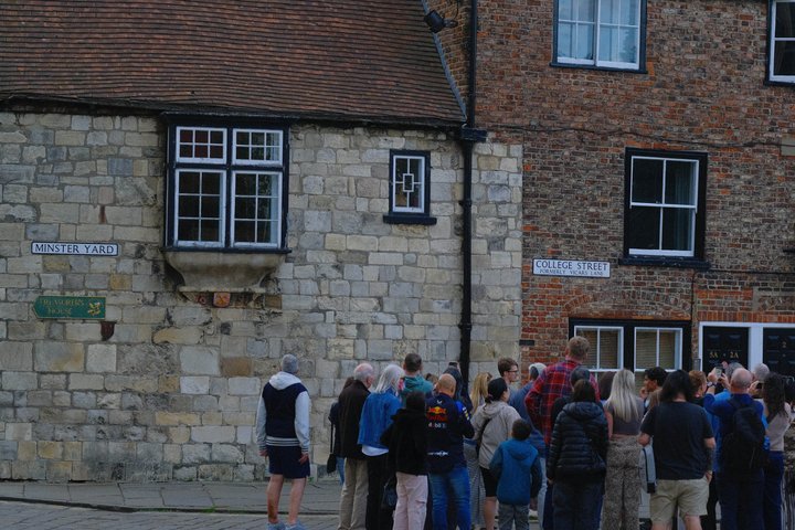Visite guidée en humour noir explorant l'histoire effrayante de York avec un guide humoristique, photo 8 | wizardtrip