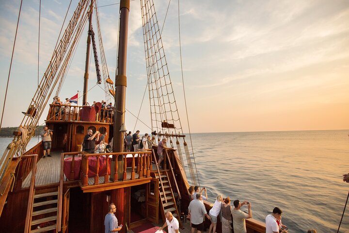 Adults Only Sunset Cruise in Dubrovnik on a 16th-Century Karaka | wizardtrip