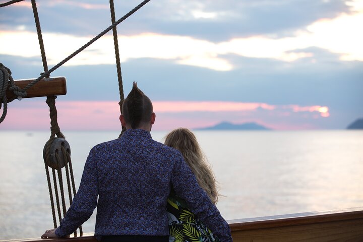 Solnedgångskryssning endast för vuxna på ett traditionellt Karaka-skepp i Dubrovnik, Kroatien, foto 13 | wizardtrip