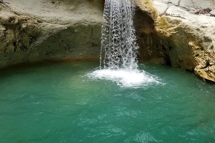 Excursion aventure aux 7 Cascades de Damajagua en République Dominicaine, avec toboggans naturels et baignade, photo 11 | wizardtrip
