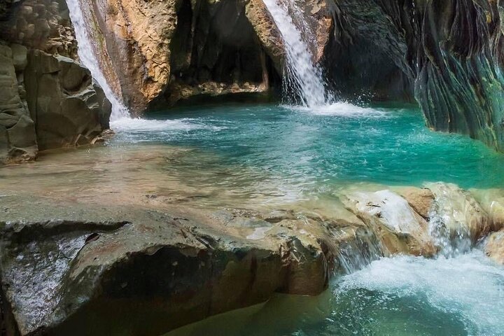 Excursion aventure aux 7 Cascades de Damajagua en République Dominicaine, avec toboggans naturels et baignade, photo 14 | wizardtrip
