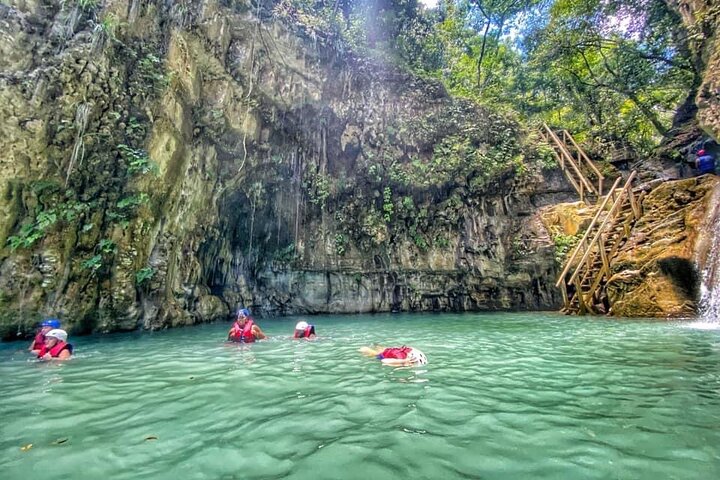 Excursion aventure aux 7 Cascades de Damajagua en République Dominicaine, avec toboggans naturels et baignade, photo 17 | wizardtrip